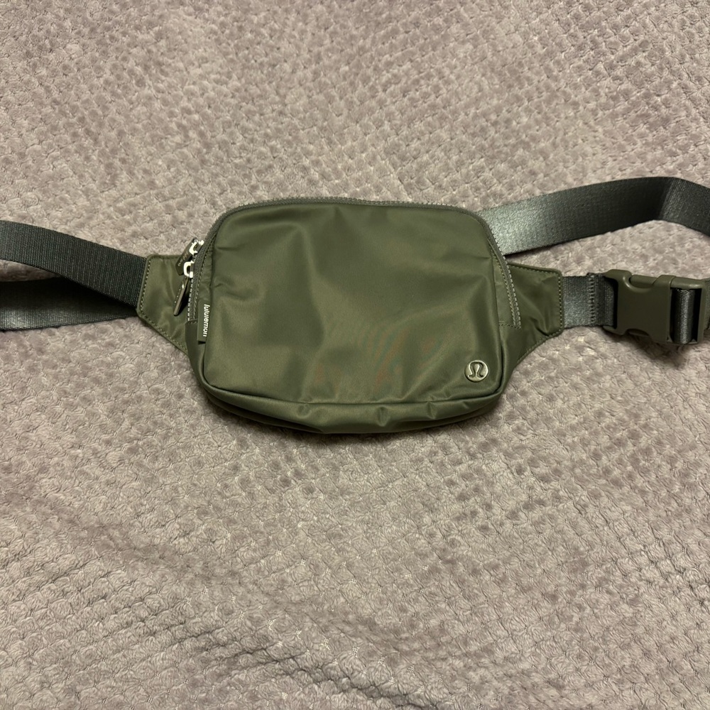 Lululemon Athletica Green Belt Bag Compact Durable Design